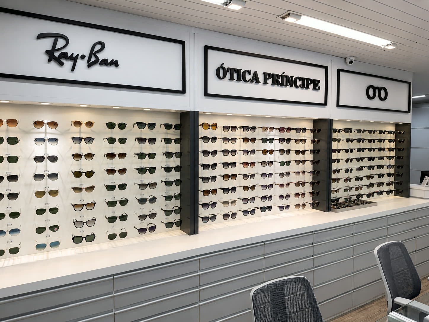 Óculos de Sol - Ótica Príncipe Joinville Parede de óculos de sol Ray-Ban na ótica em Joinville, Ótica Príncipe